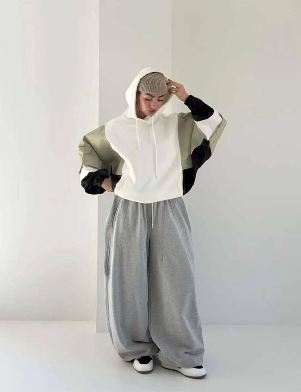 Combination hoodie for women, free size 38-44, 63 cm length, available in three colors